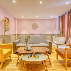 Luxury Republique Apartment Paris